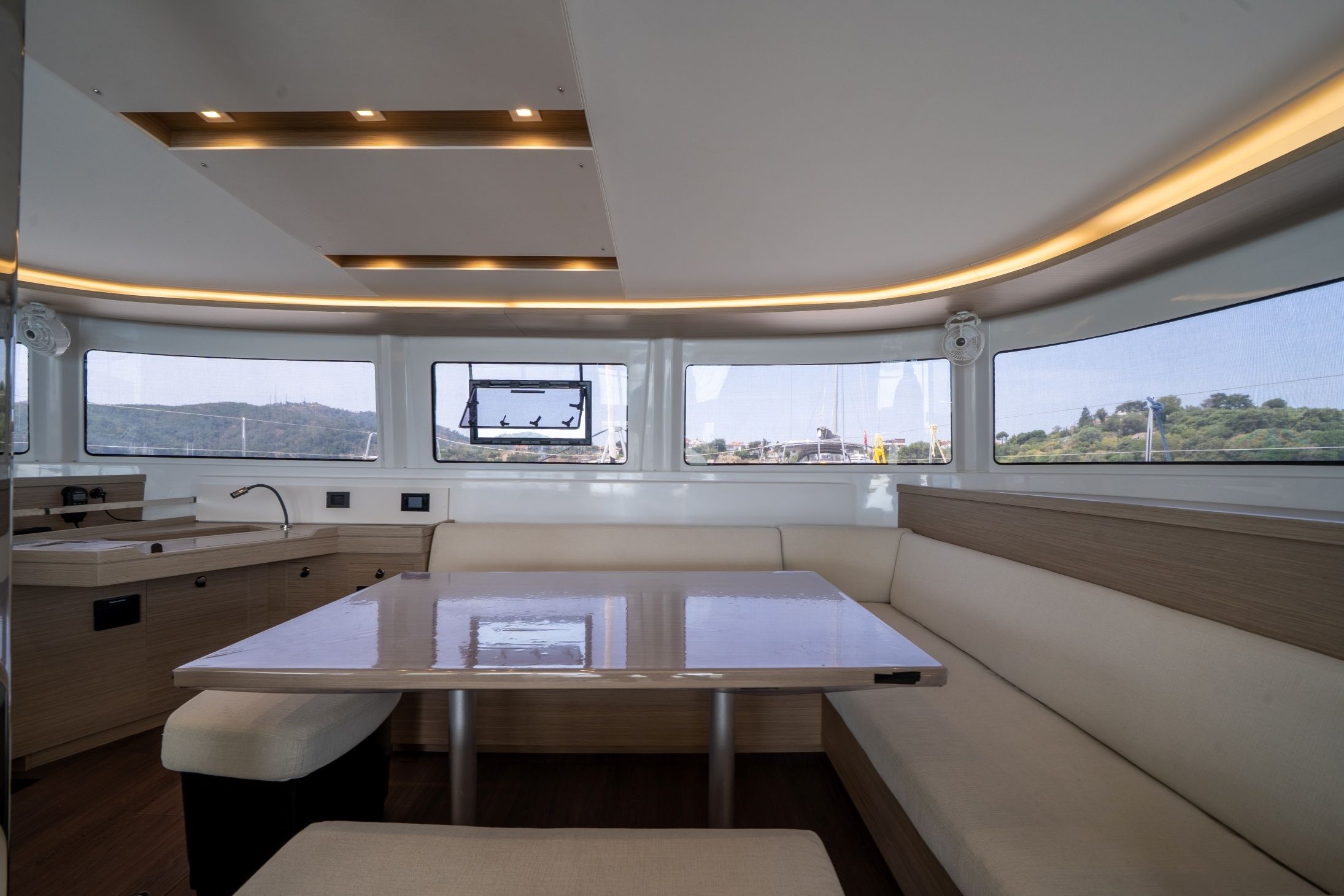 Lagoon 46 | Blue Dream 48