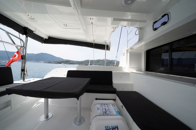 Lagoon 46 | Blue Dream 48