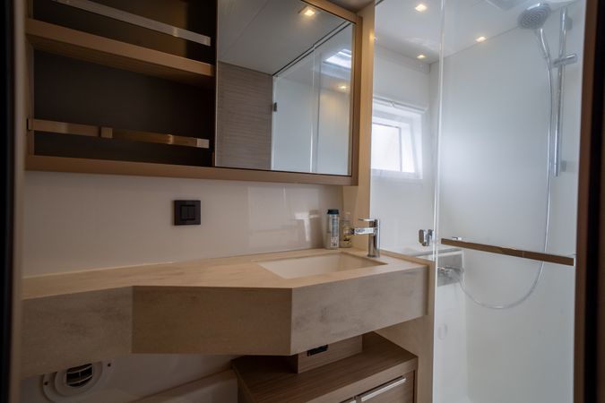 Lagoon 46 | Blue Dream 48