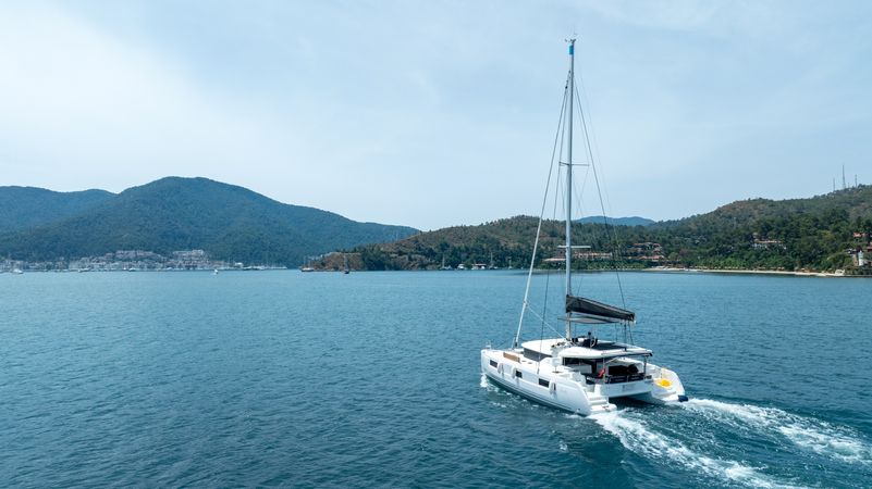 Lagoon 46 | Blue Dream 48