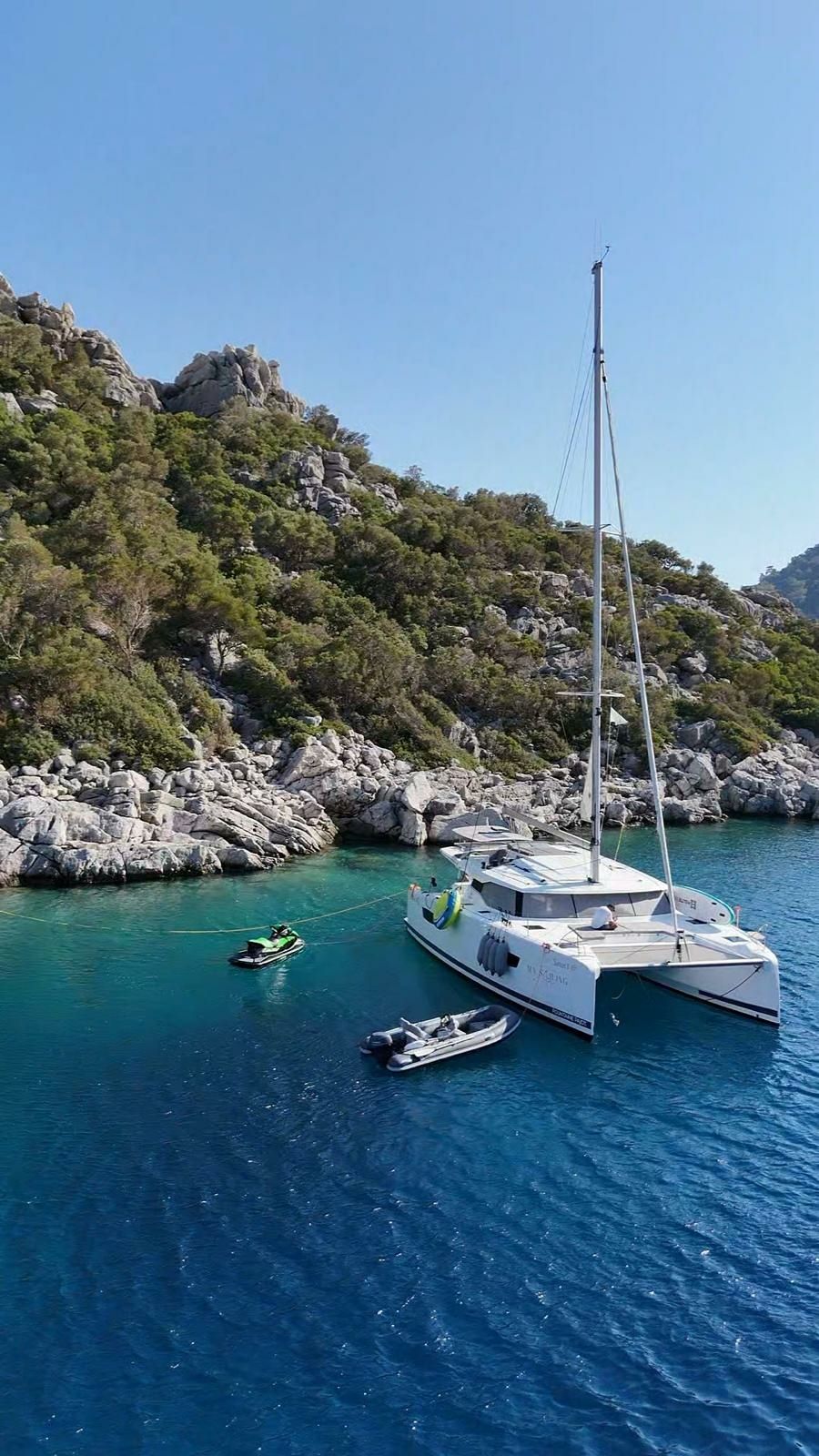 Fountaine Pajot Astrea 42 | Sirius 1