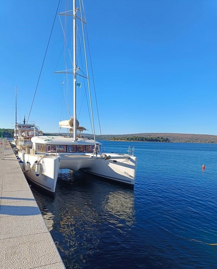 Lagoon 400 S2 | Hybrid - Independent 1