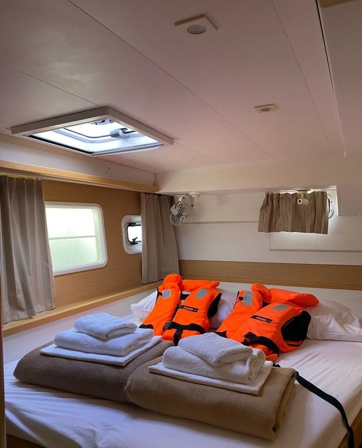 Lagoon 400 S2 | Hybrid - Independent 1