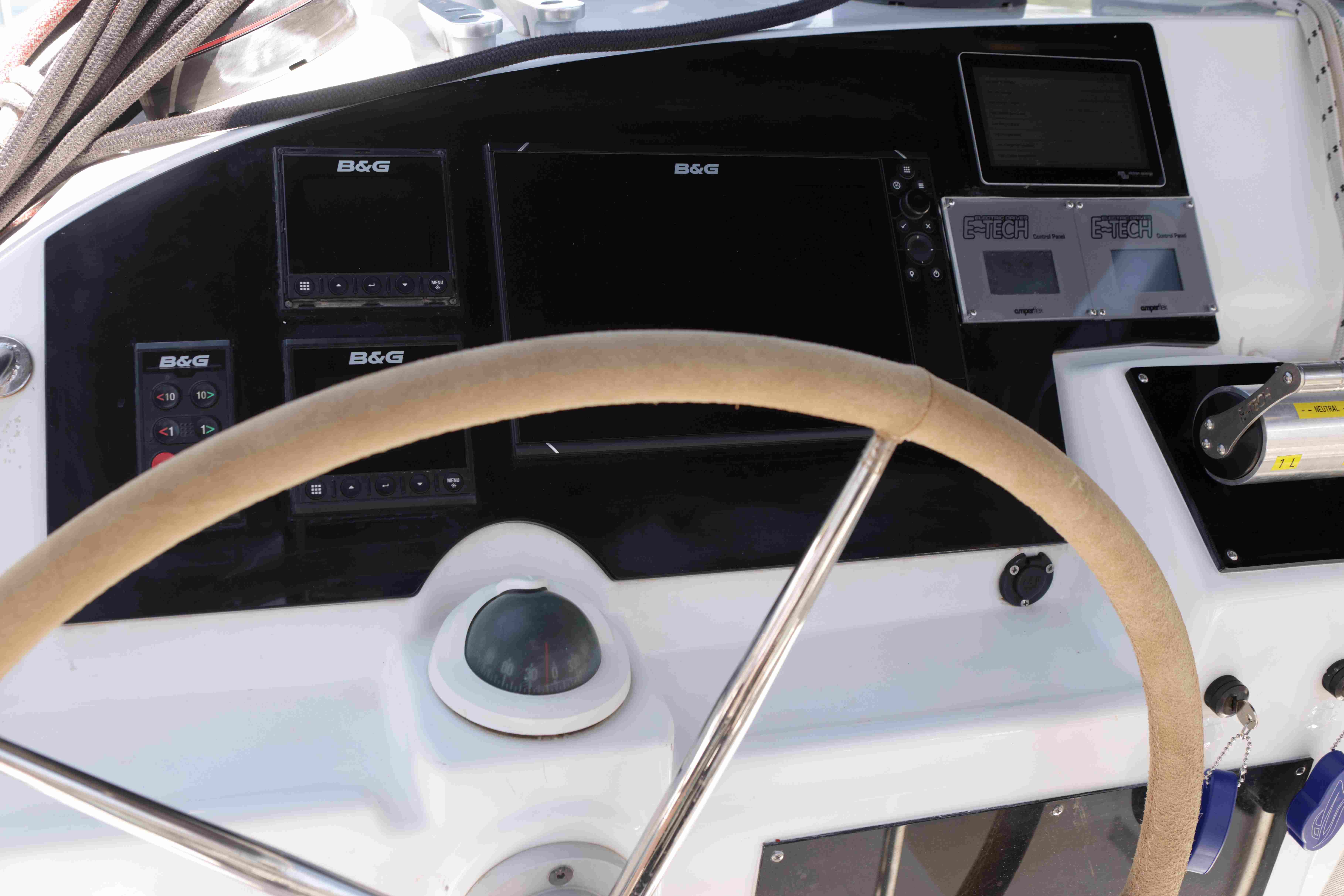 Lagoon 400 S2 | Hybrid - Independent 1