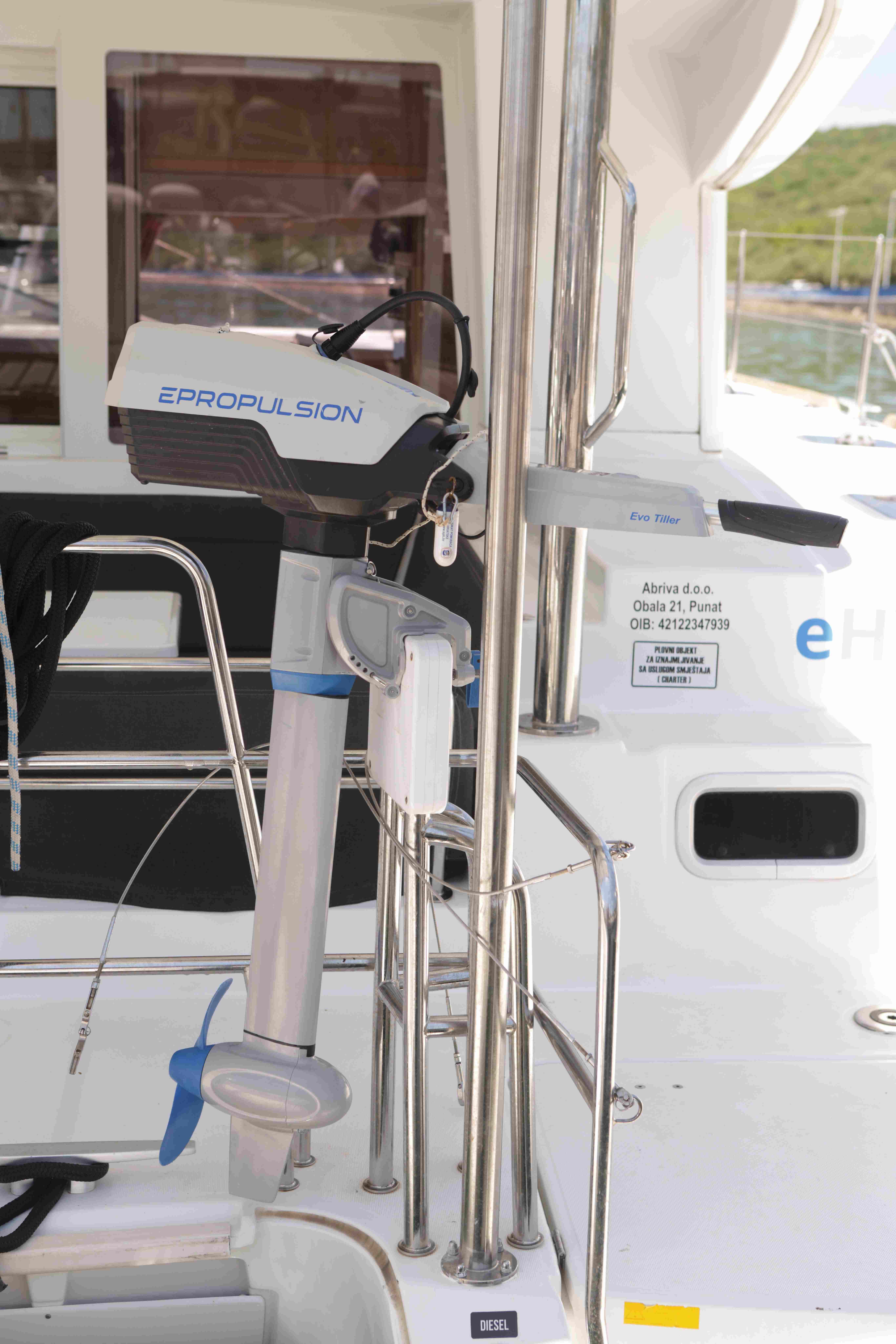 Lagoon 400 S2 | Hybrid - Independent 1