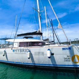 Lagoon 400 S2 | Hybrid - Independent 1