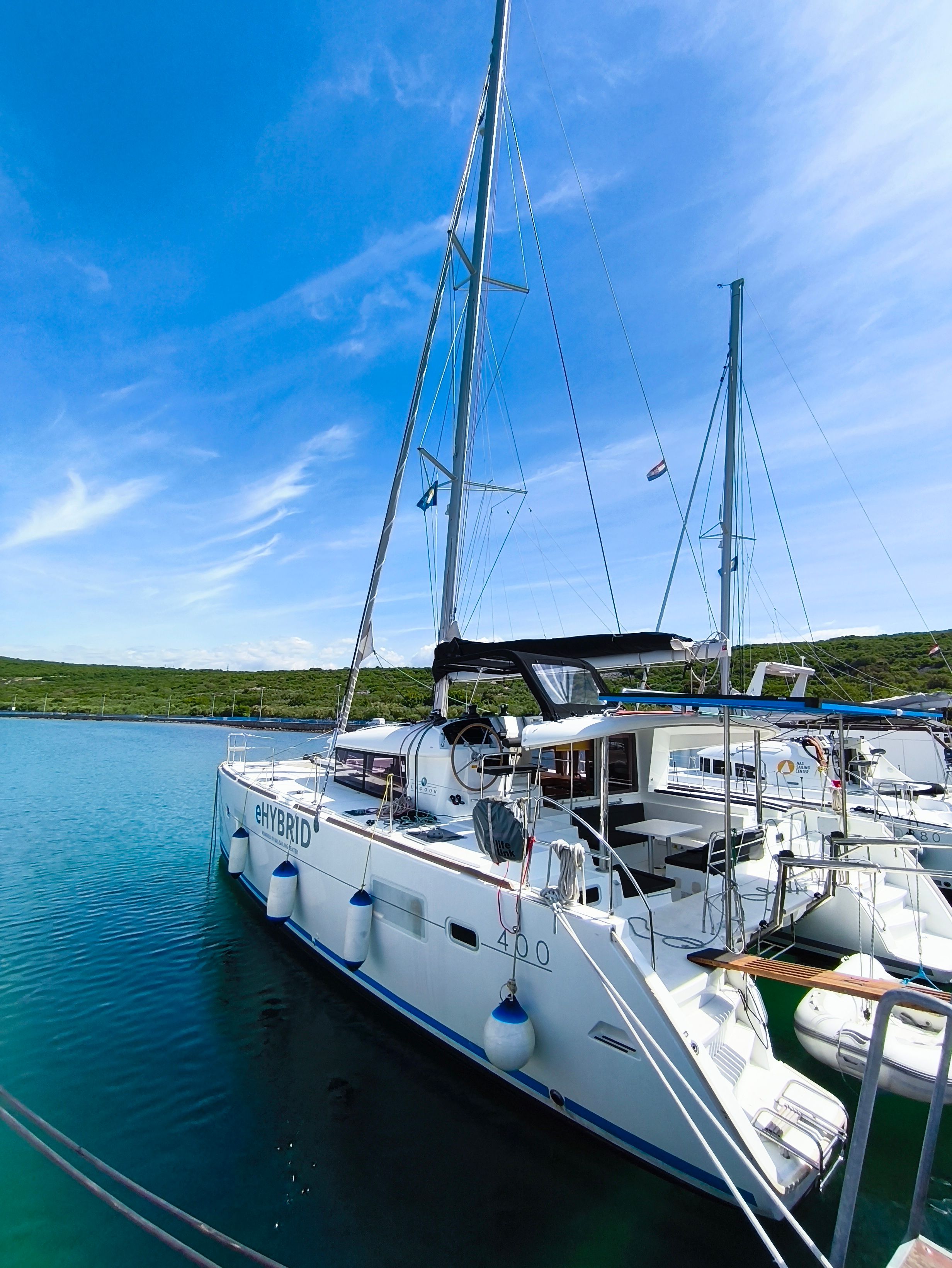 Lagoon 400 S2 | Hybrid - Independent 1