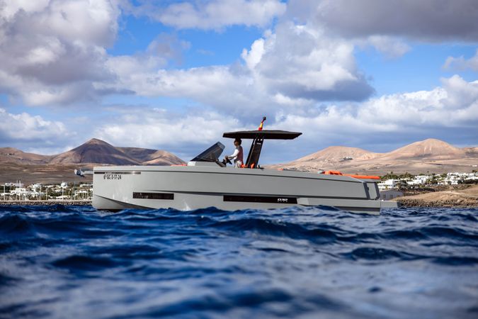 De Antonio D32 | Chic & Tonic