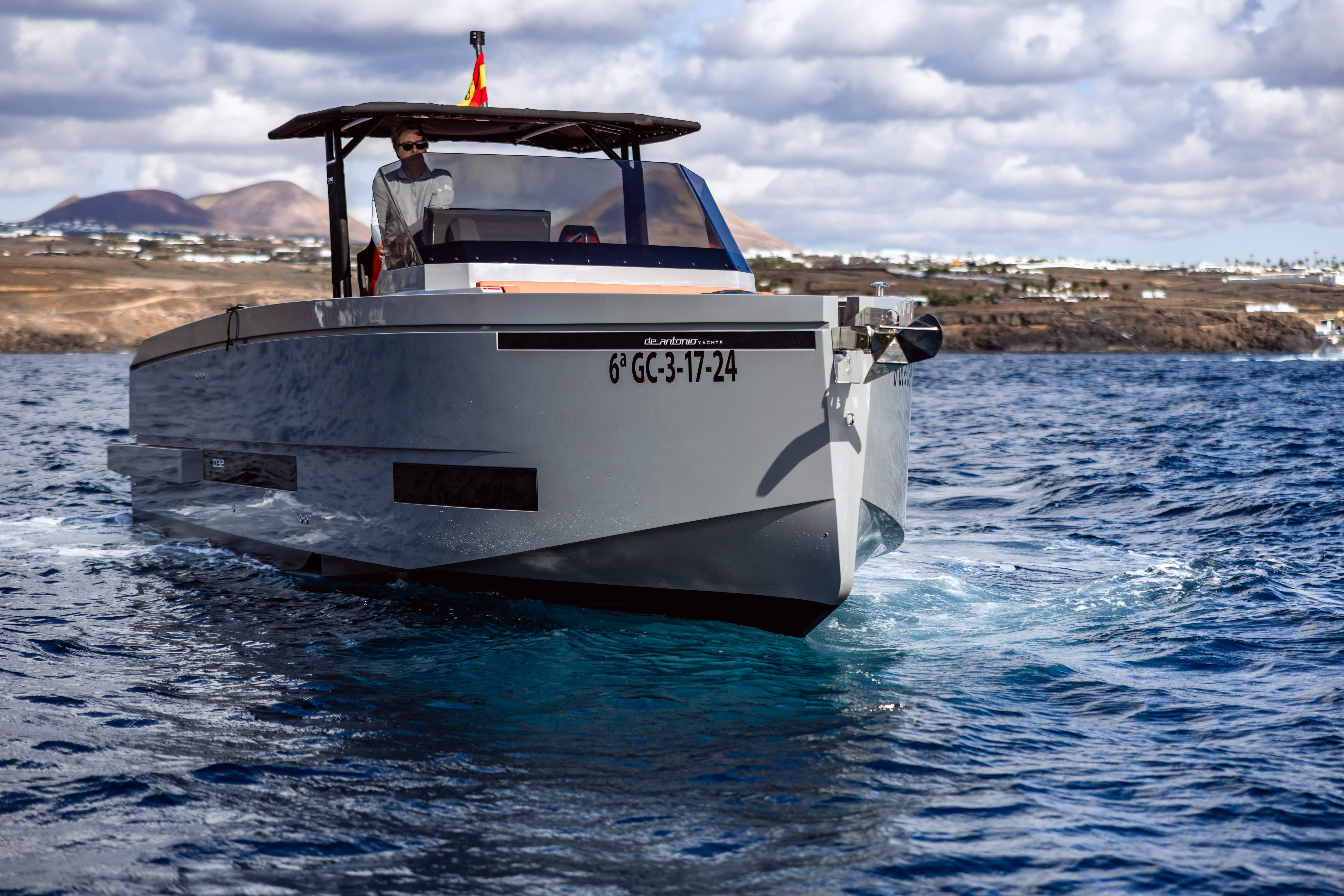 De Antonio D32 | Chic & Tonic