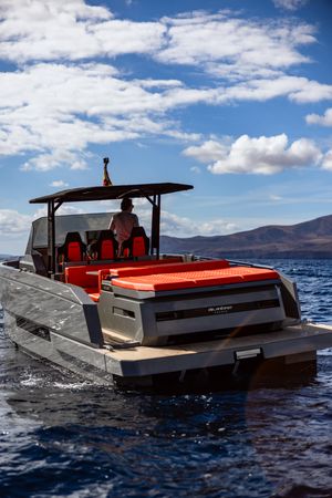 De Antonio D32 | Chic & Tonic