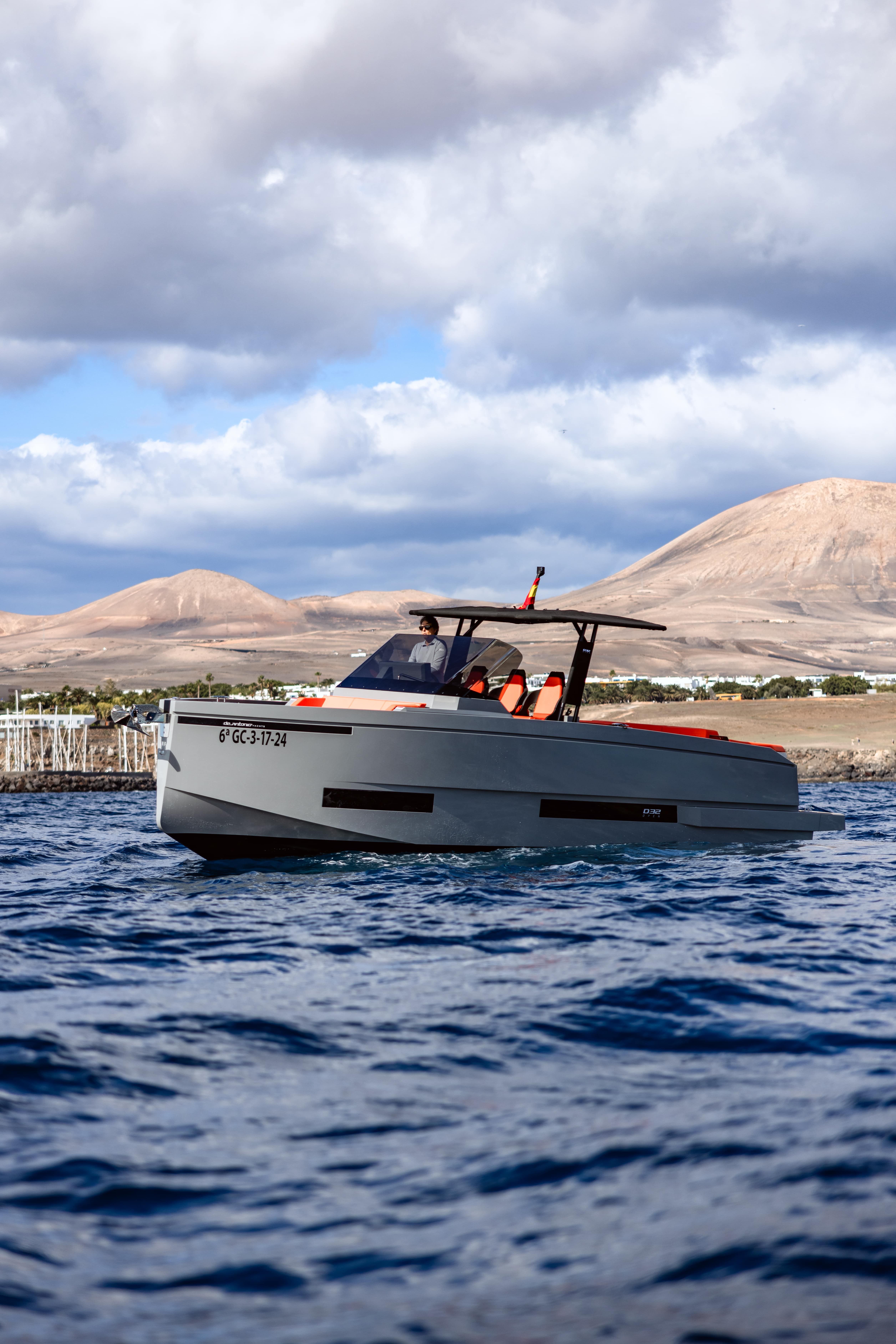 De Antonio D32 | Chic & Tonic