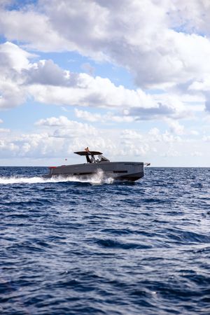 De Antonio D32 | Chic & Tonic