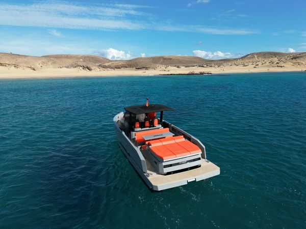 De Antonio D32 | Chic & Tonic