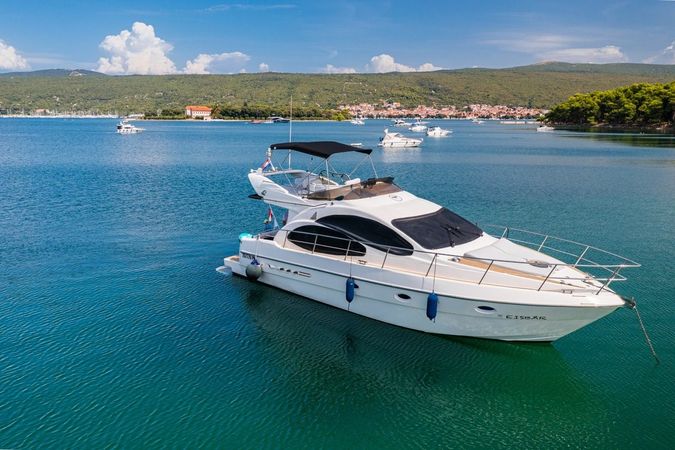 Azimut 42 | Eisbar