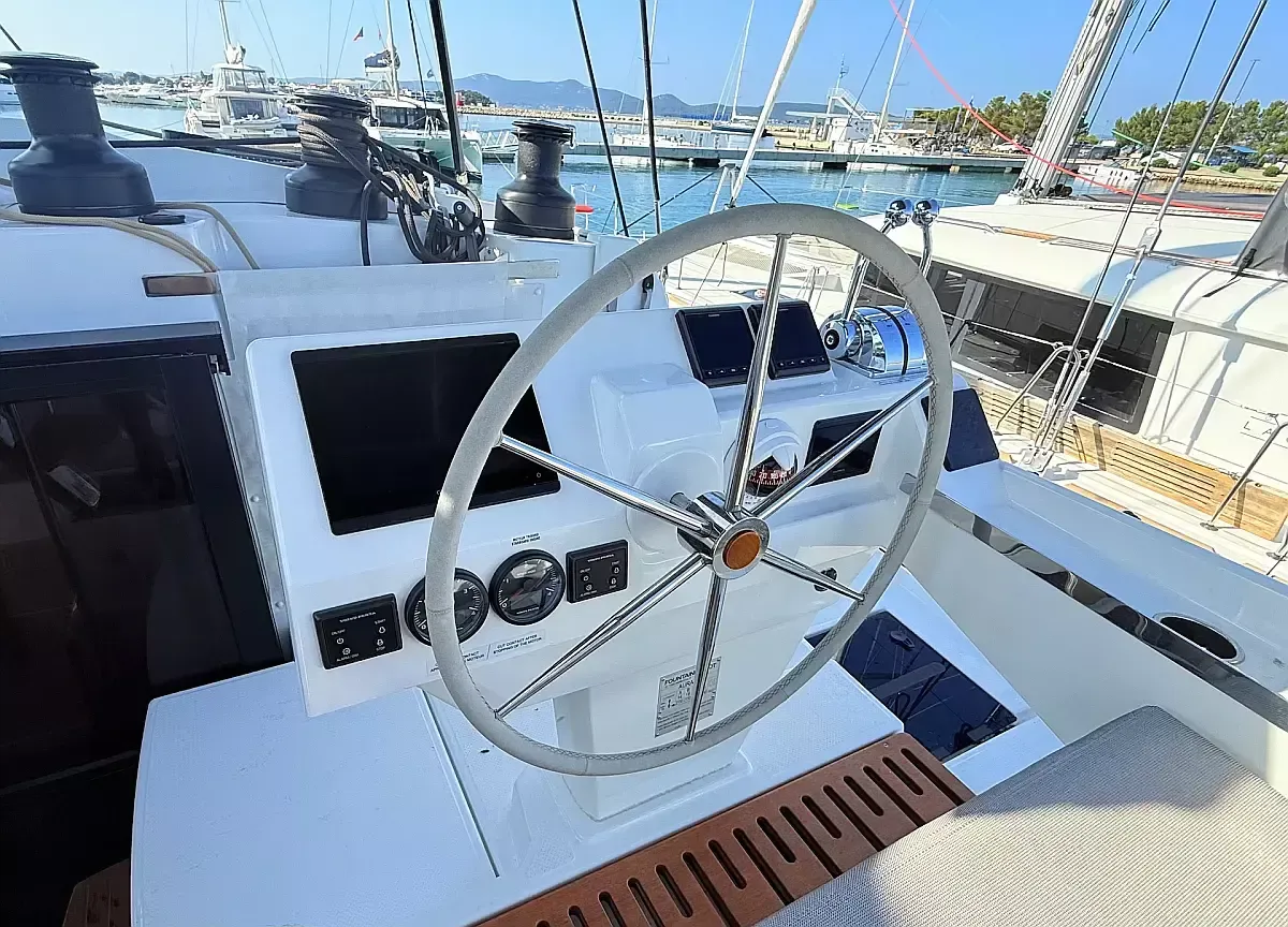 Fountaine Pajot Aura 51 | Lucky Fox