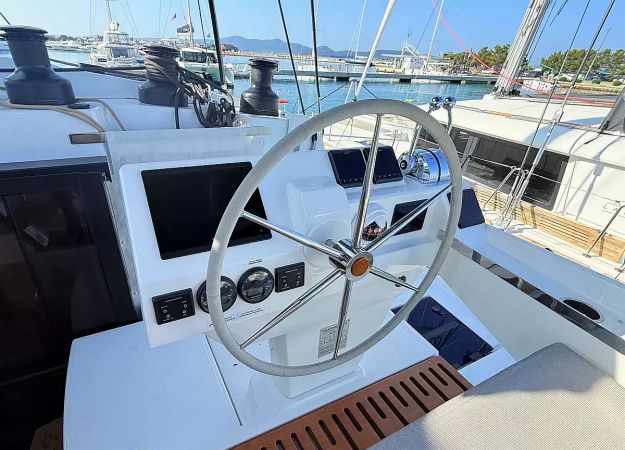 Fountaine Pajot Aura 51 | Lucky Fox