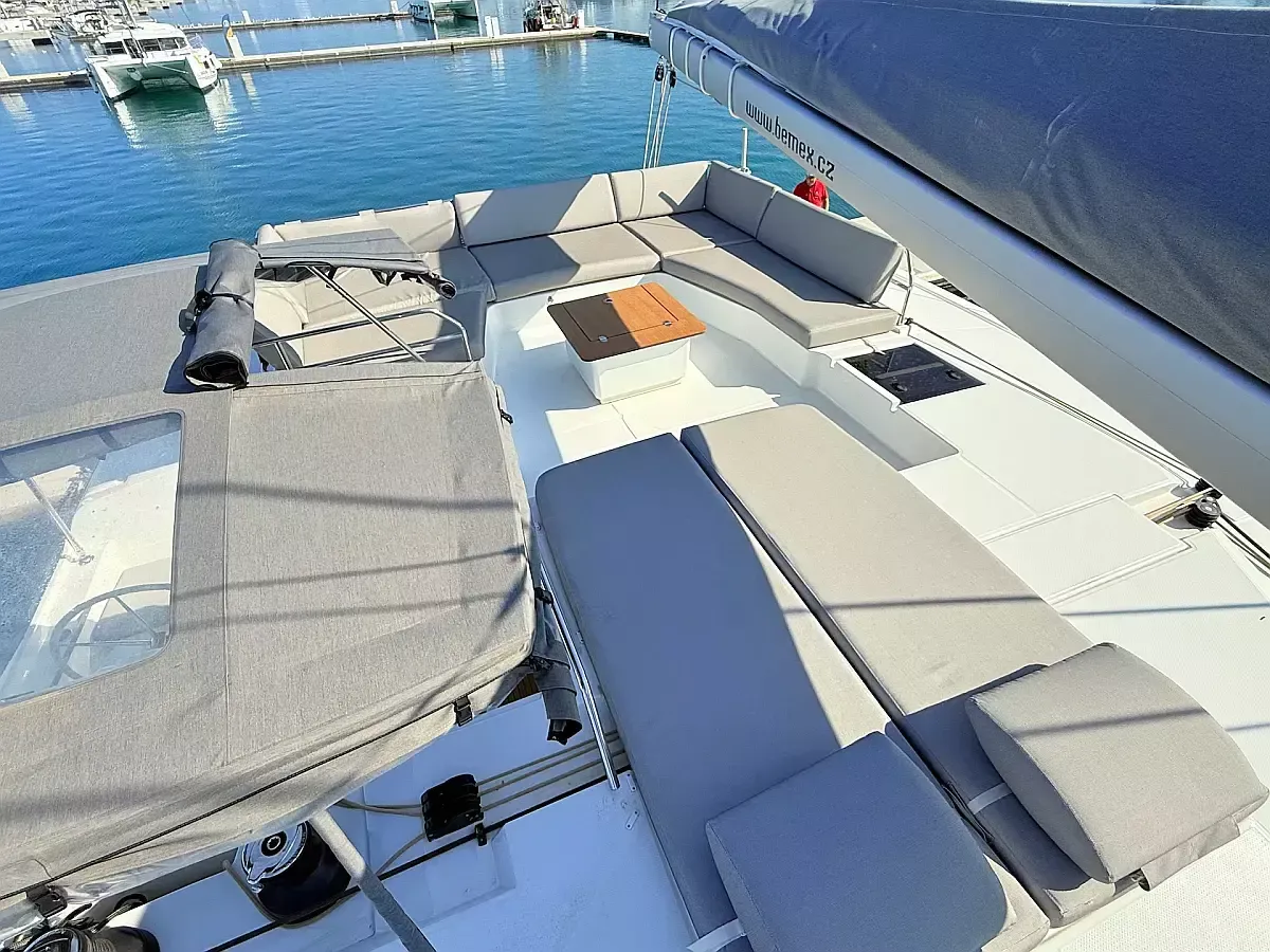 Fountaine Pajot Aura 51 | Lucky Fox