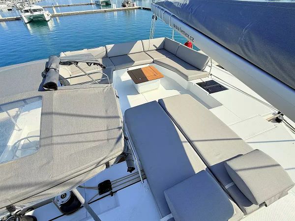 Fountaine Pajot Aura 51 | Lucky Fox