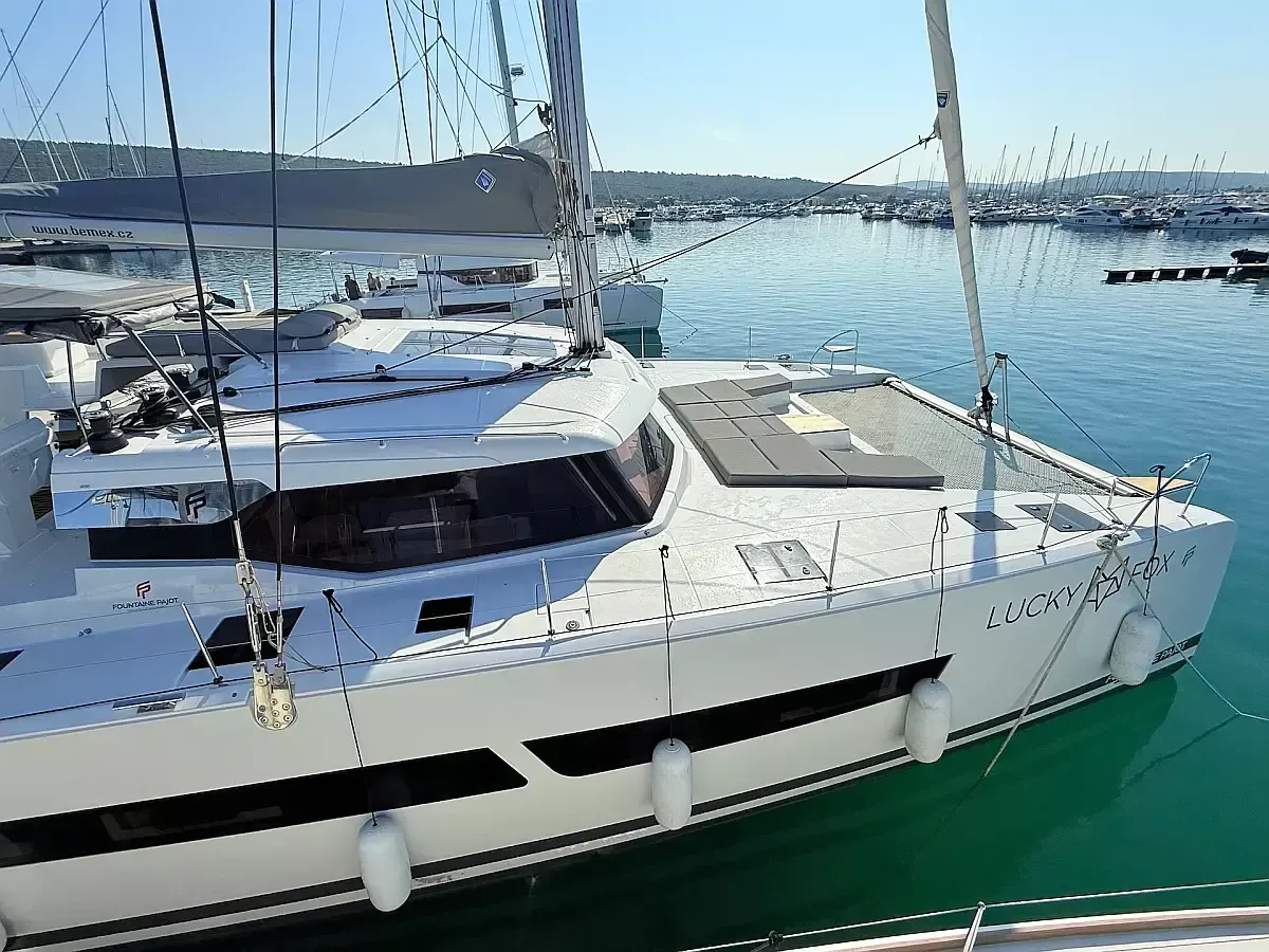 Fountaine Pajot Aura 51 | Lucky Fox