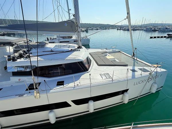 Fountaine Pajot Aura 51 | Lucky Fox