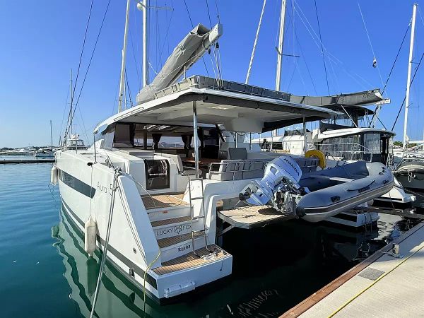 Fountaine Pajot Aura 51 | Lucky Fox
