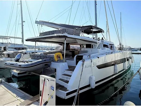Fountaine Pajot Aura 51 | Lucky Fox