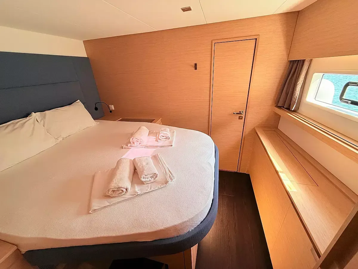 Fountaine Pajot Aura 51 | Lucky Fox