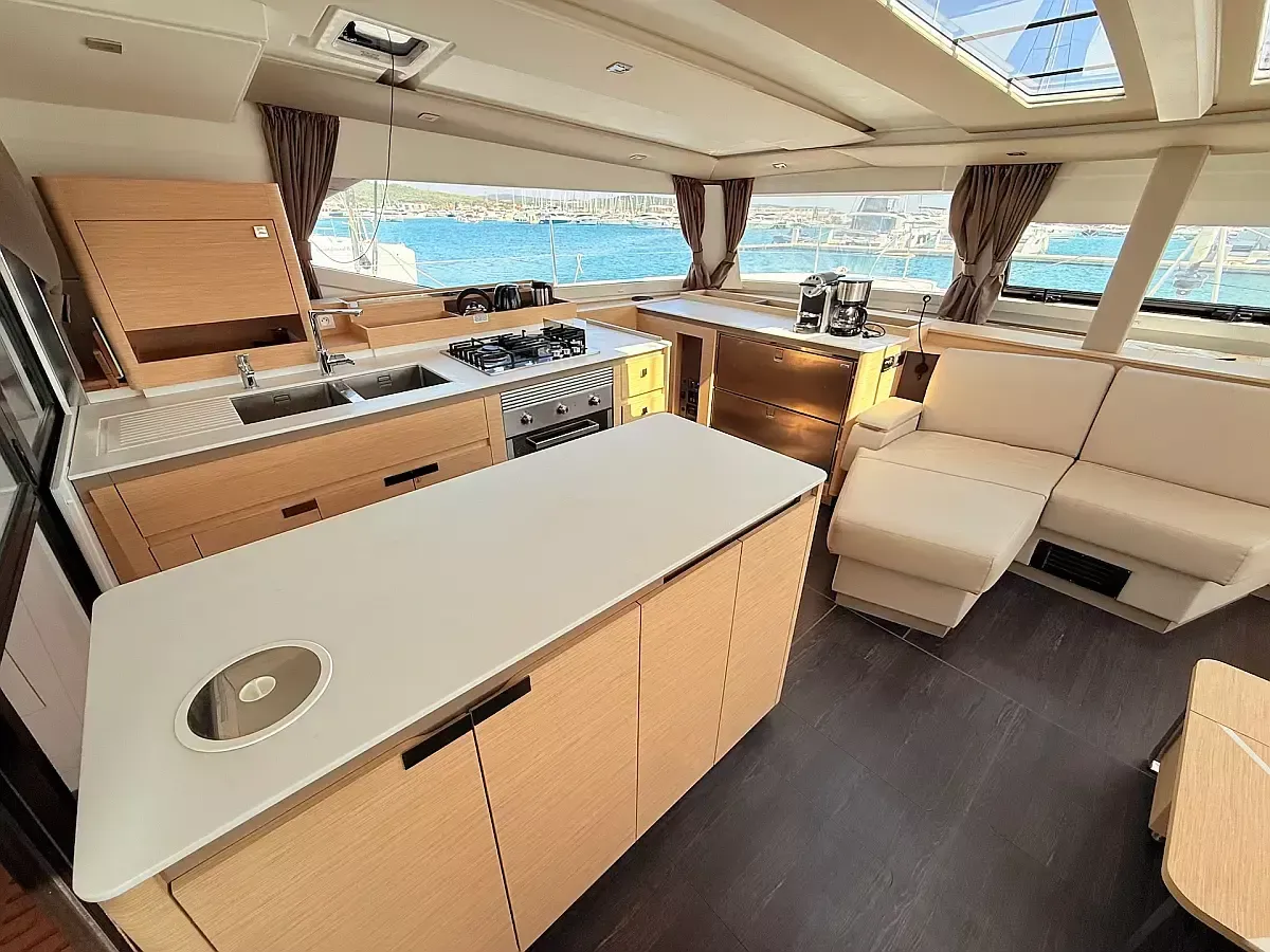 Fountaine Pajot Aura 51 | Lucky Fox