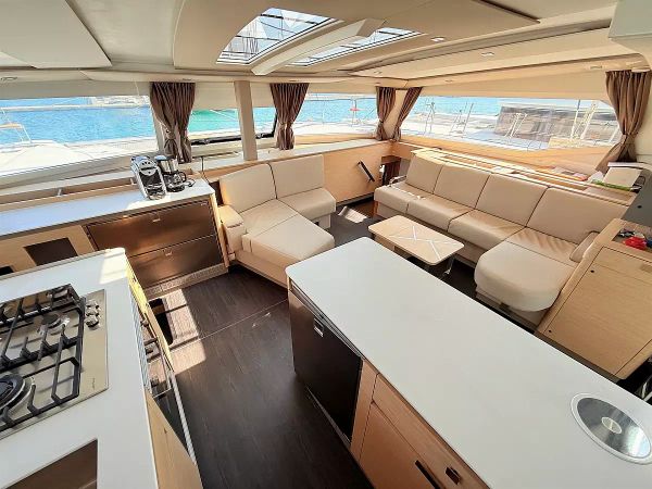 Fountaine Pajot Aura 51 | Lucky Fox