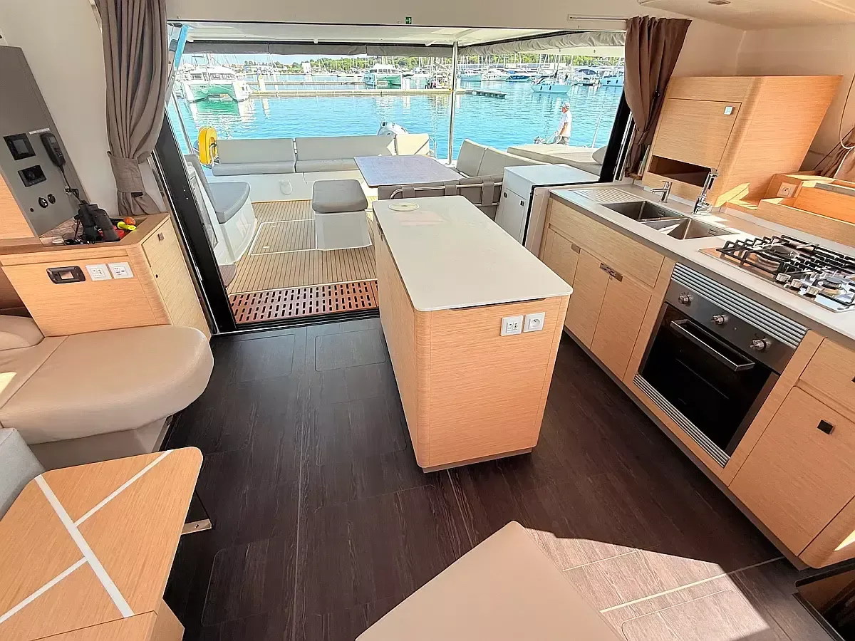 Fountaine Pajot Aura 51 | Lucky Fox