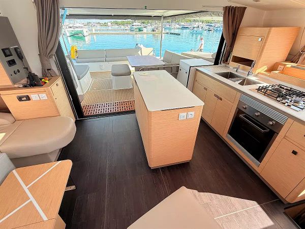 Fountaine Pajot Aura 51 | Lucky Fox