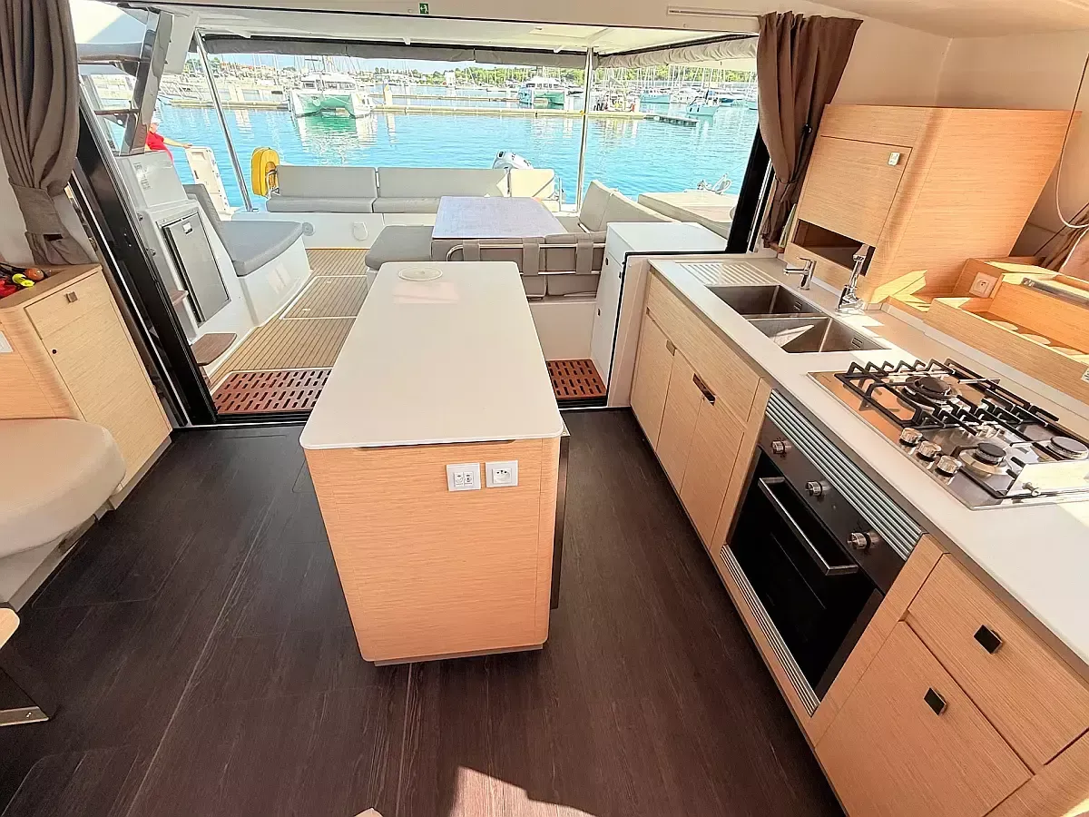 Fountaine Pajot Aura 51 | Lucky Fox