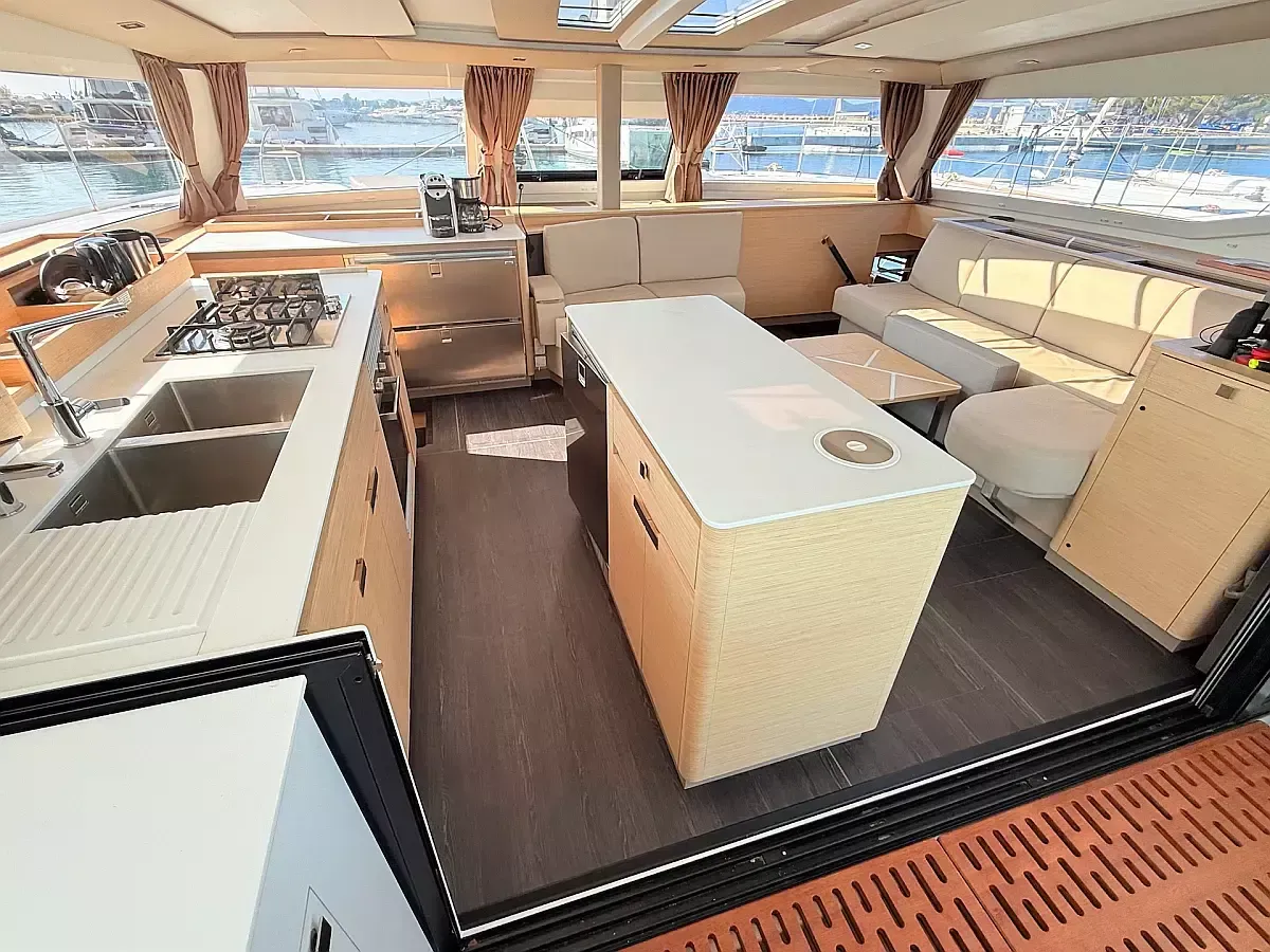 Fountaine Pajot Aura 51 | Lucky Fox