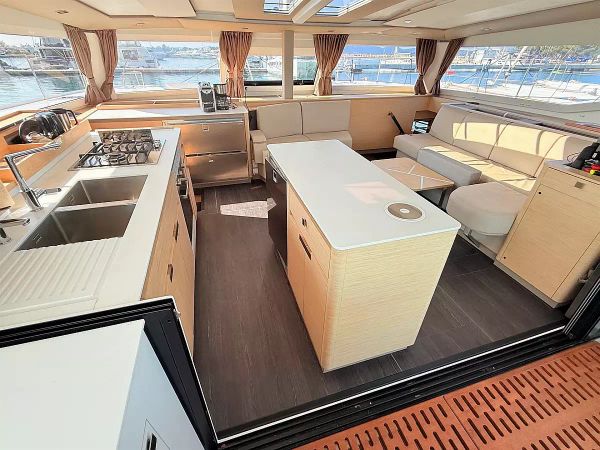 Fountaine Pajot Aura 51 | Lucky Fox
