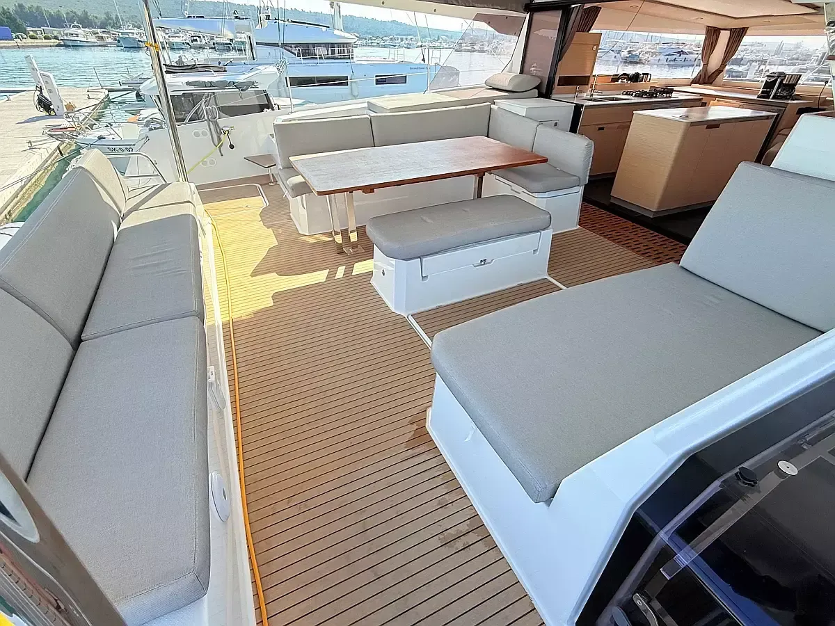Fountaine Pajot Aura 51 | Lucky Fox