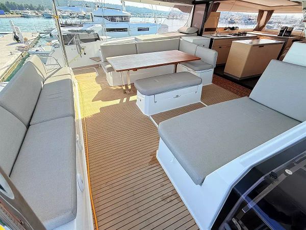 Fountaine Pajot Aura 51 | Lucky Fox