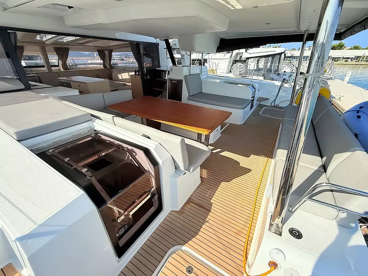 Fountaine Pajot Aura 51 | Lucky Fox