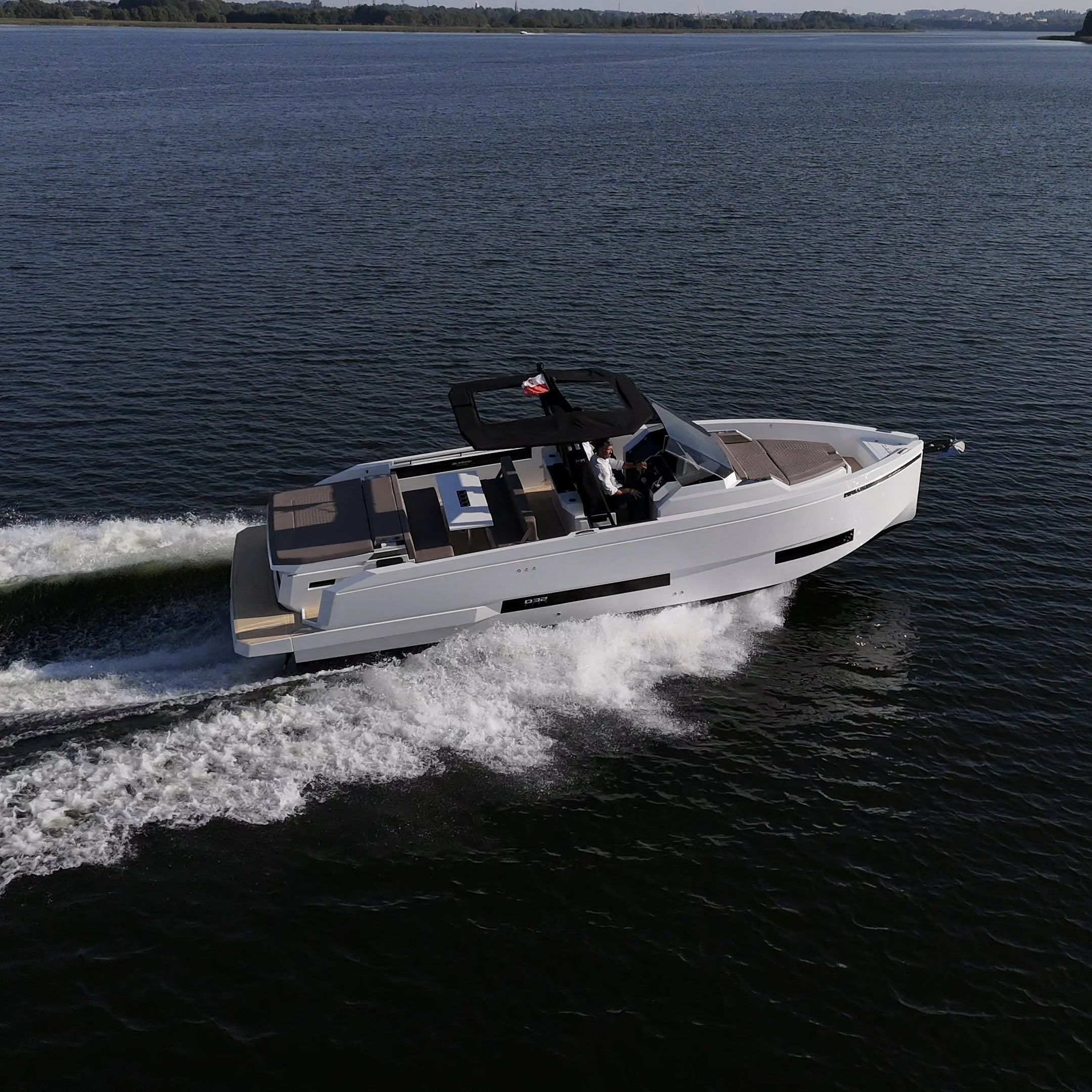 De Antonio D32 | Sway