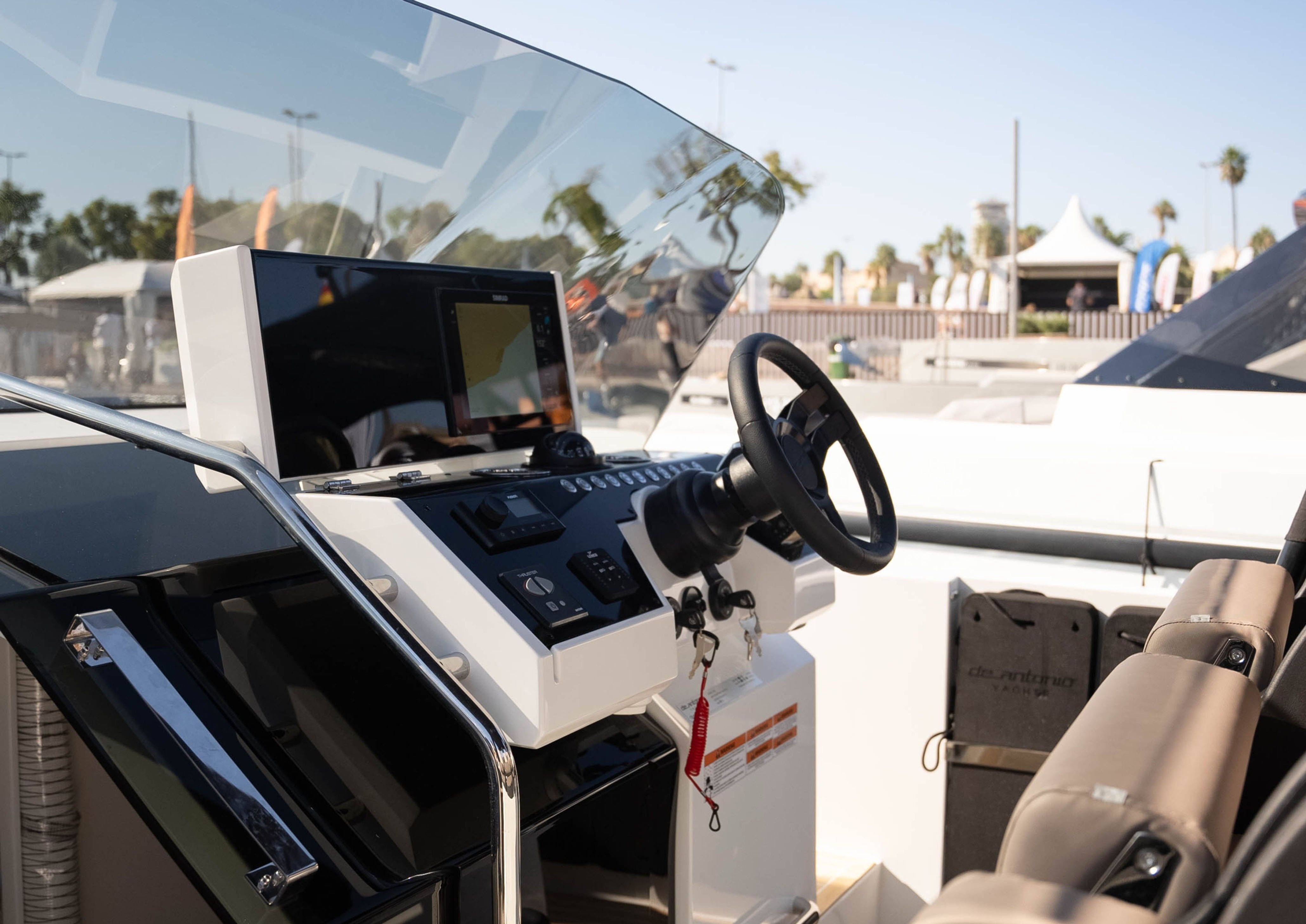 De Antonio D32 | Sway