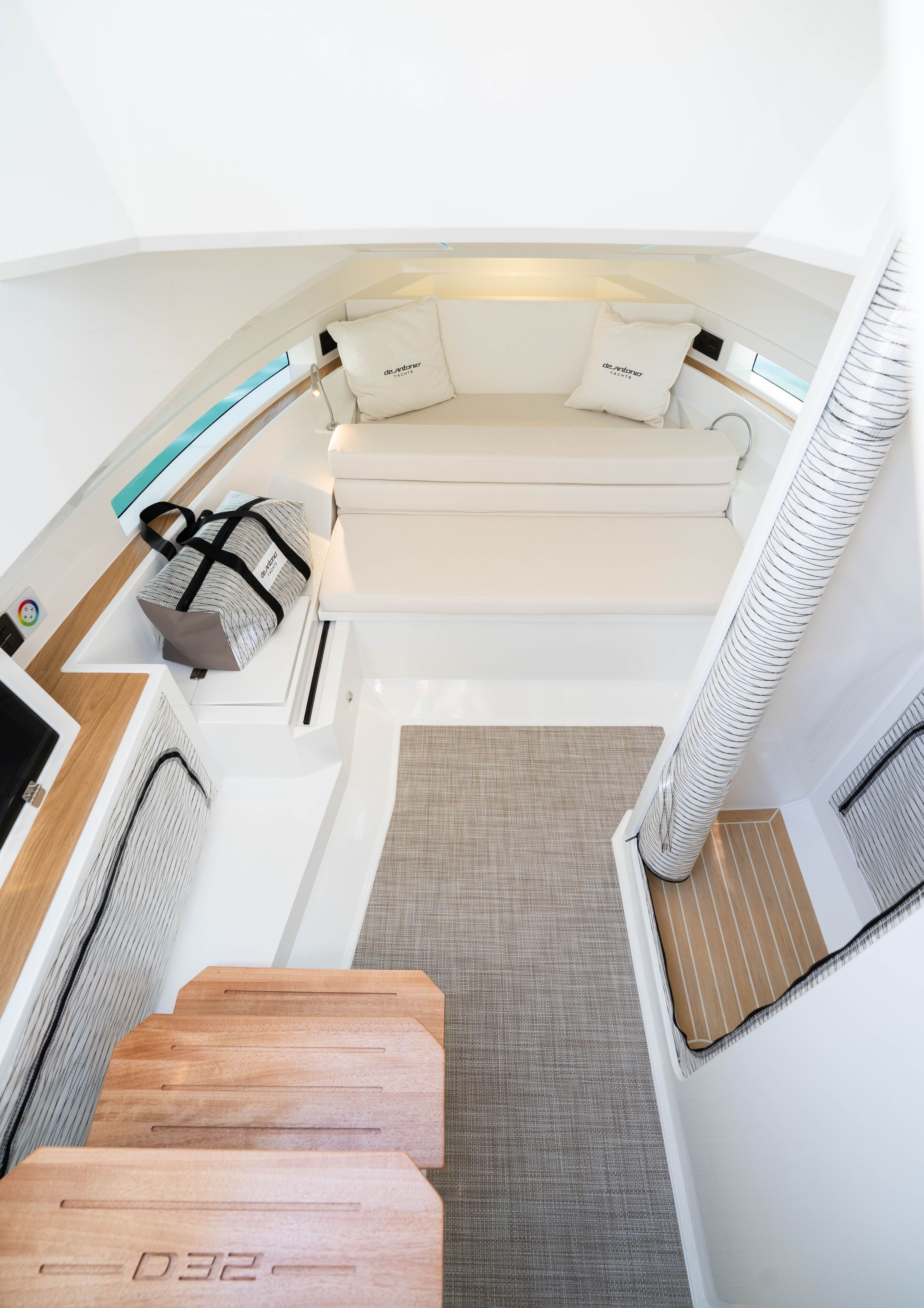 De Antonio D32 | Sway