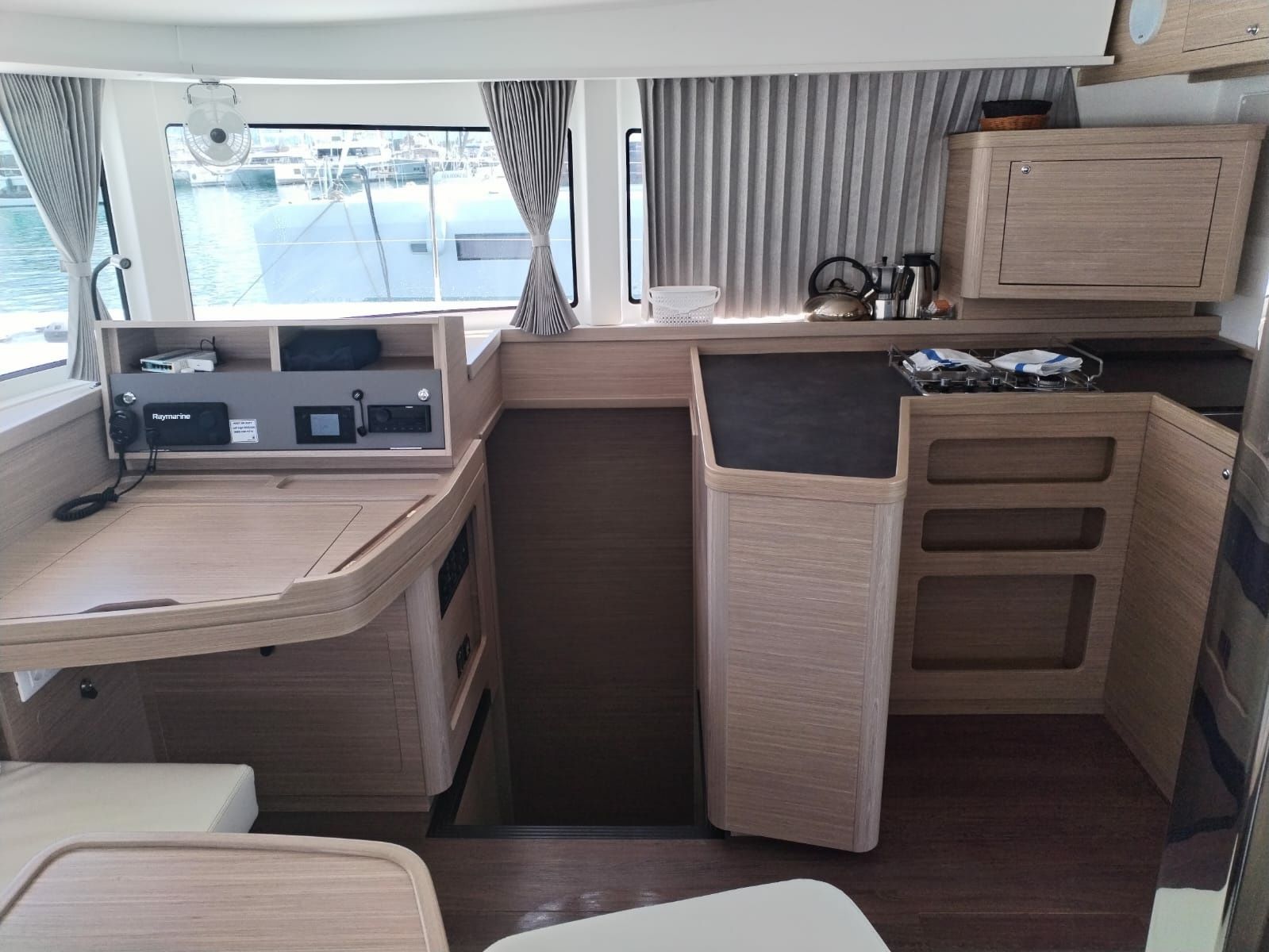 Lagoon 42 | Knot On Duty