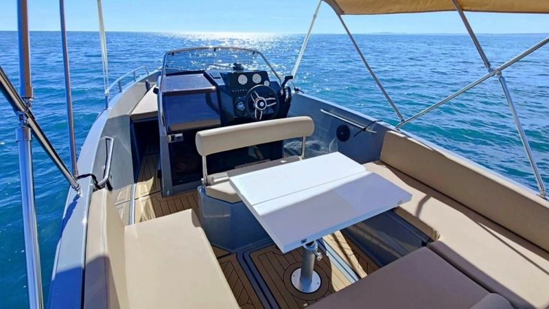 Nuva Yachts M6 | Elegance