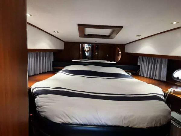 Neptunus 138 Sedan Fly | Polarys