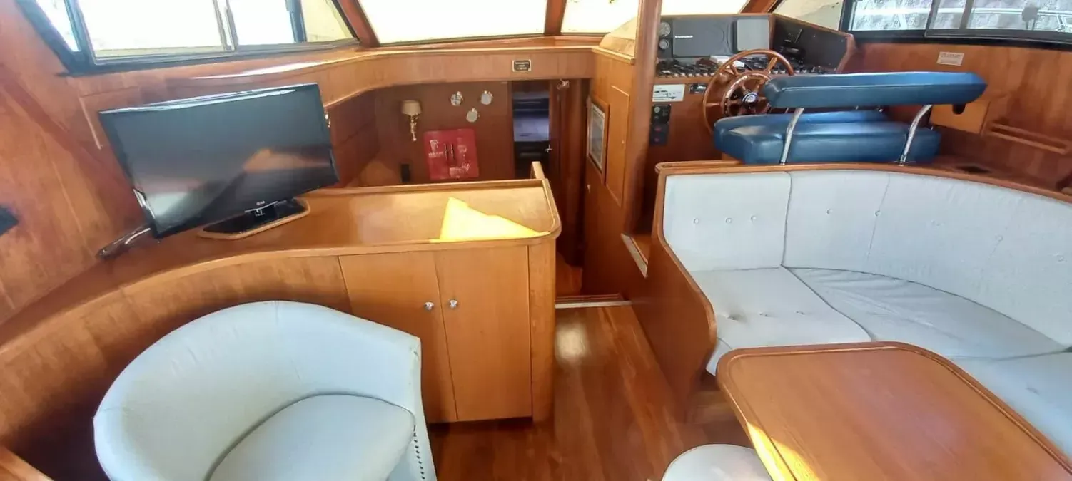 Neptunus 138 Sedan Fly | Polarys