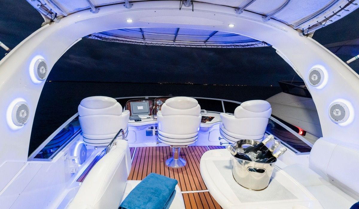Sea Ray 48 | One Love
