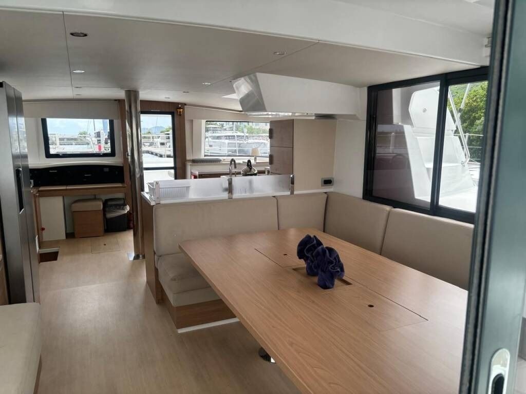 Bali 4.8 | Tooth Ferry