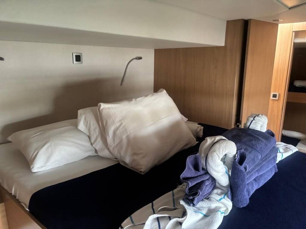 Bali 4.8 | Tooth Ferry