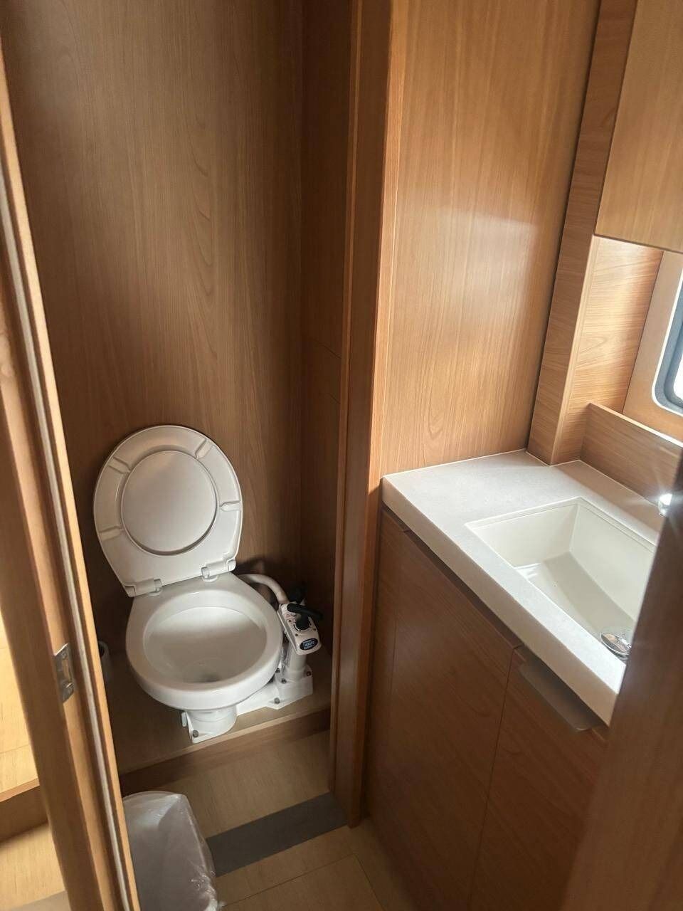 Bali 4.8 | Tooth Ferry