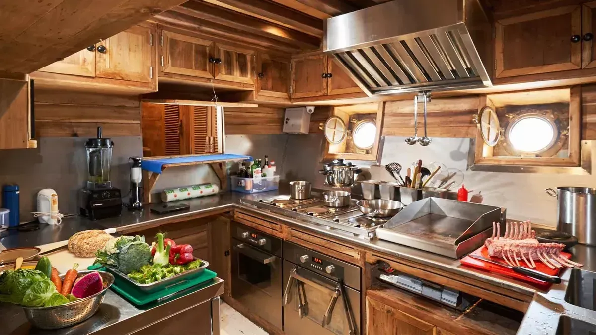 Custom Built Phinisi | Oracle