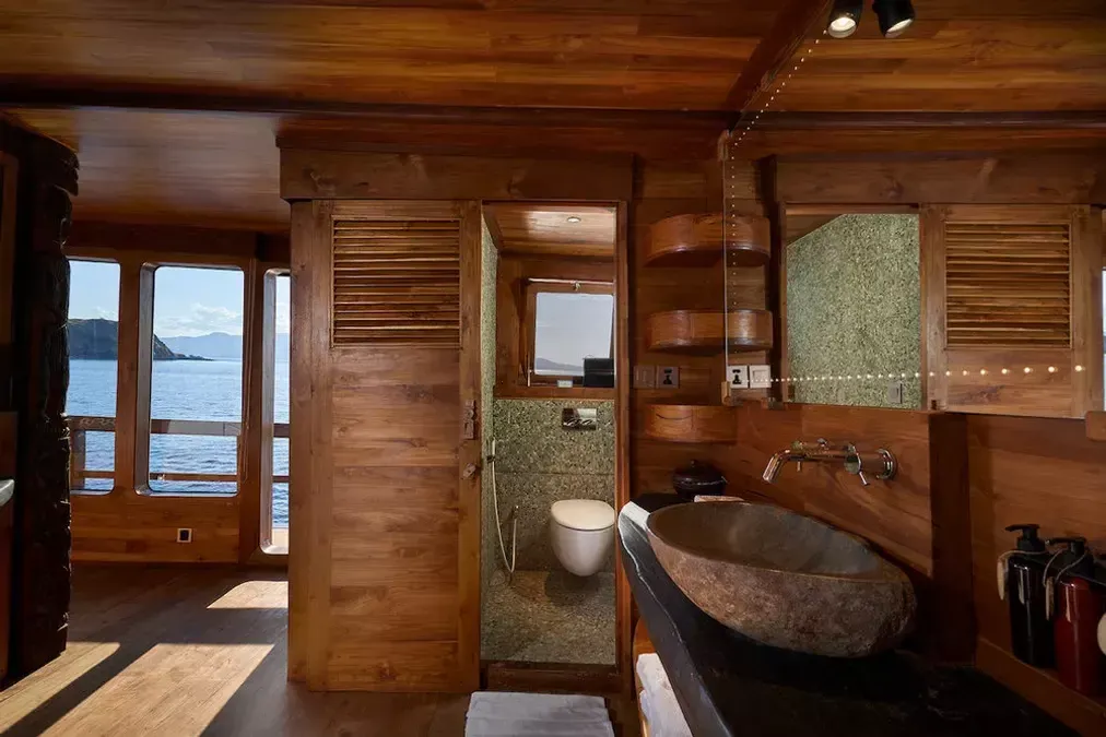 Custom Built Phinisi | Oracle